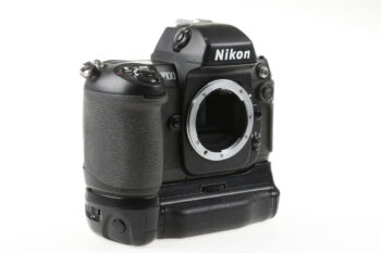 Nikon F100 Gehäuse mit MB-15 - #20114098