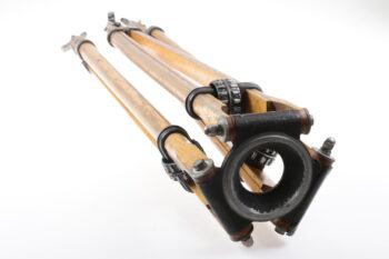 Holzstativ mit Halbschale