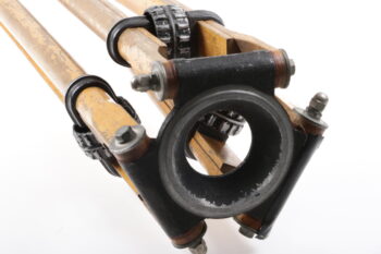 Holzstativ mit Halbschale