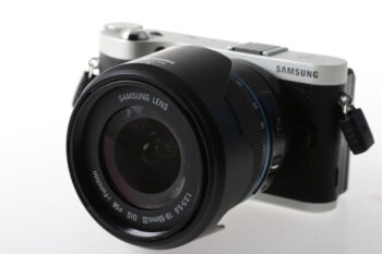 Samsung NX300M mit 18-55mm f/3,5-5,6 OIS iii / Schwarz - #6P5TCNF90001YM