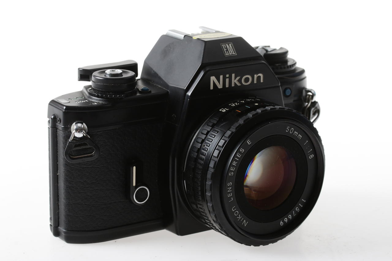 Nikon EM mit MF 50mm f/1,8 Series E - #6451404