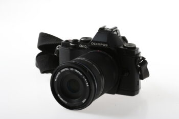 Olympus OM-D E-M5 mit OM 40-150mm f/4,0-5,6 - #527093