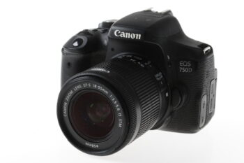Canon EOS 750D mit EF-S 18-135mm f/3,5-5,6 IS STM - #243072000082