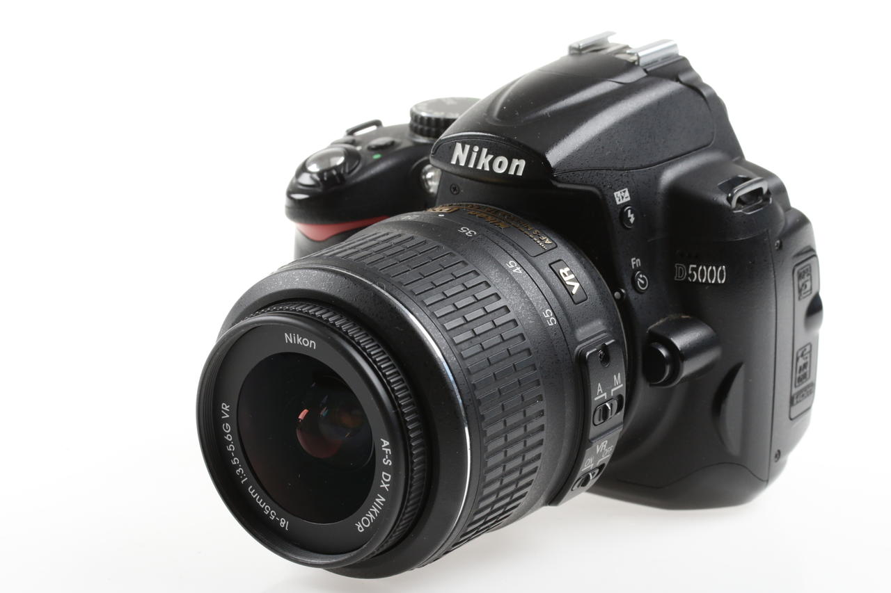 Nikon D5000 mit AF-S DX 18-55mm f/3,5-5,6 G VR - #6287900