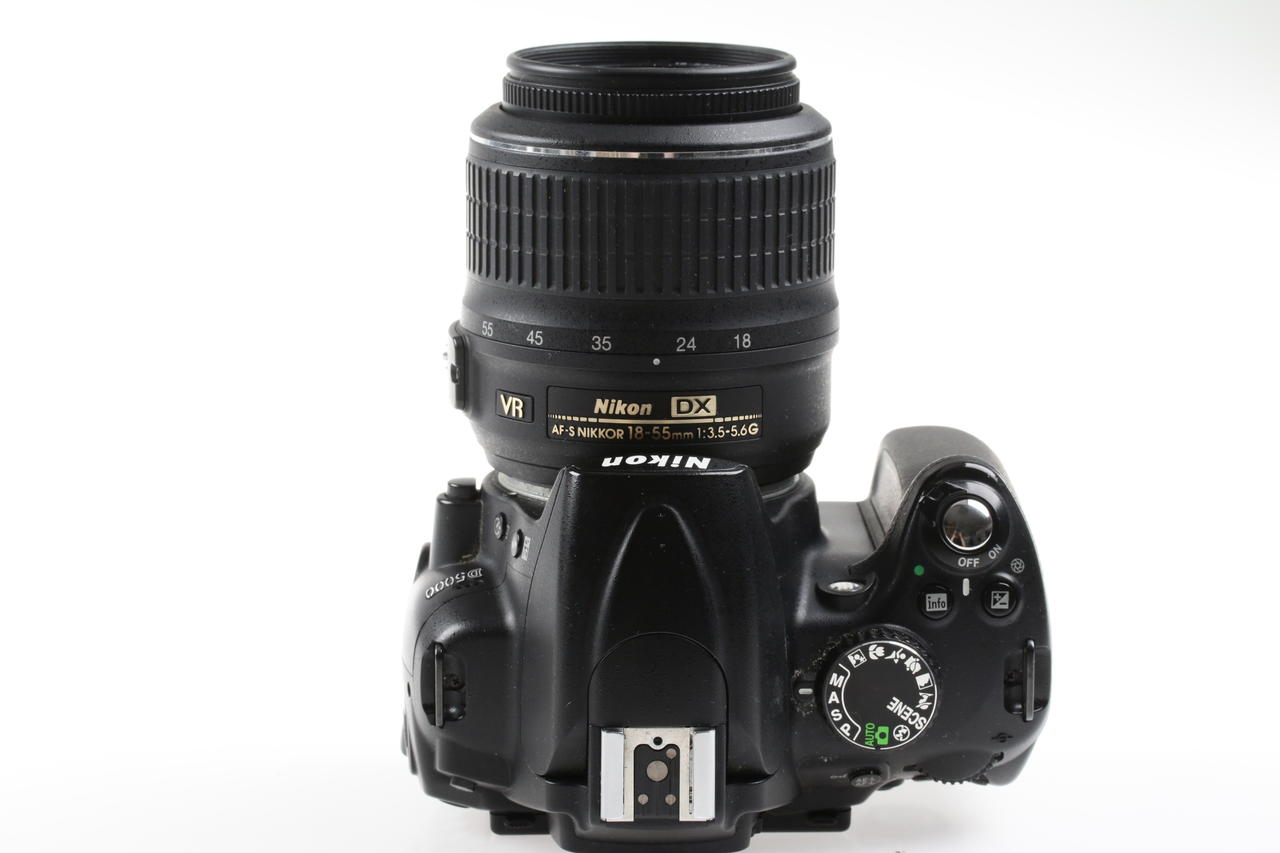 Nikon D5000 mit AF-S DX 18-55mm f/3,5-5,6 G VR - #6287900