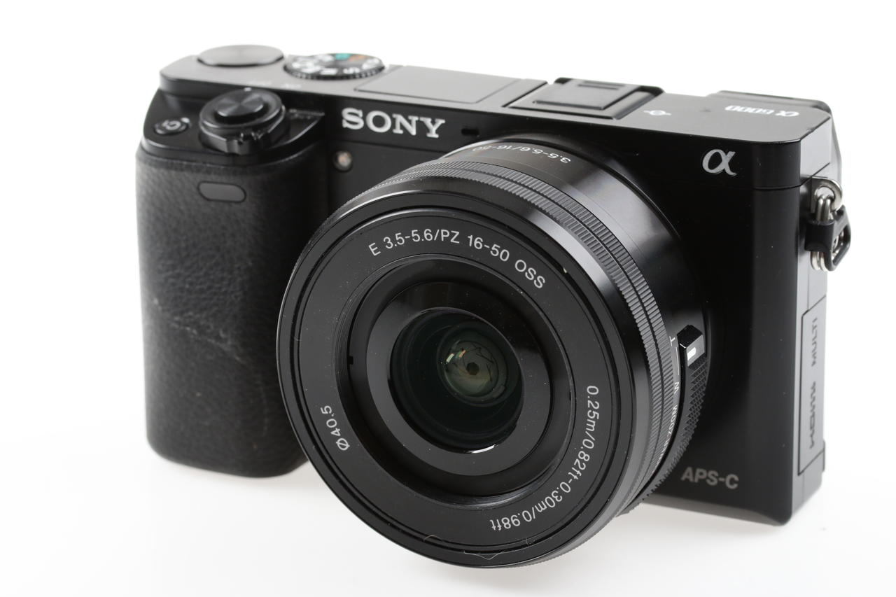 Sony Alpha 6000 mit E PZ 16-50mm OSS - #7453613
