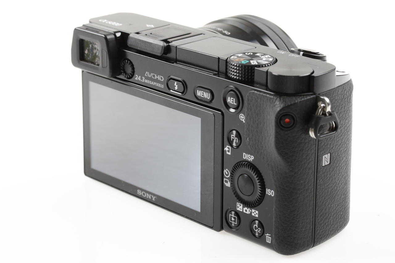 Sony Alpha 6000 mit E PZ 16-50mm OSS - #7453613