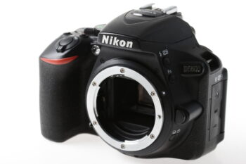 Nikon D5600 mit AF-S 18-140mm f/3,5-5,6 VR - #6237109