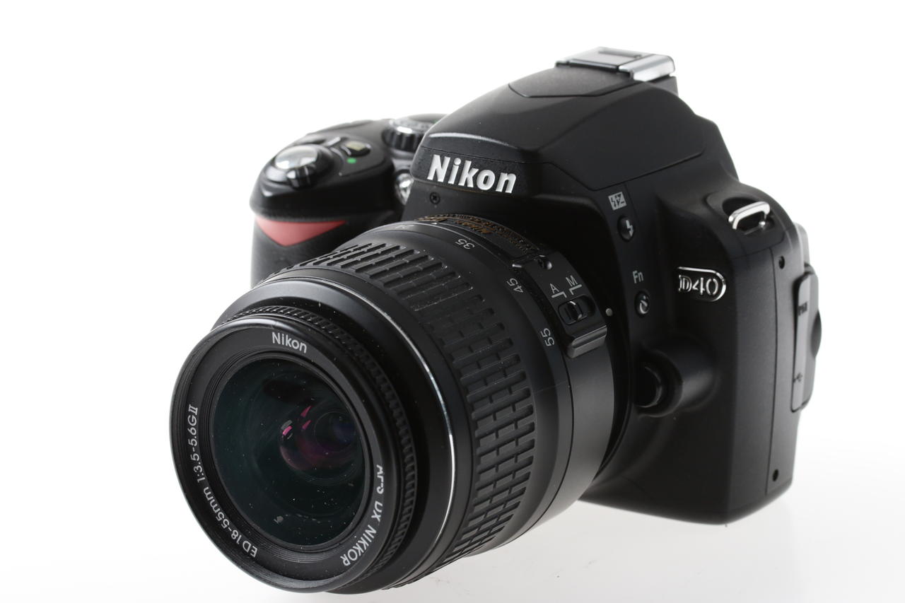 Nikon D40 mit AF-S DX 18-55mm f/3,5-5,6 G ED II - #6373568