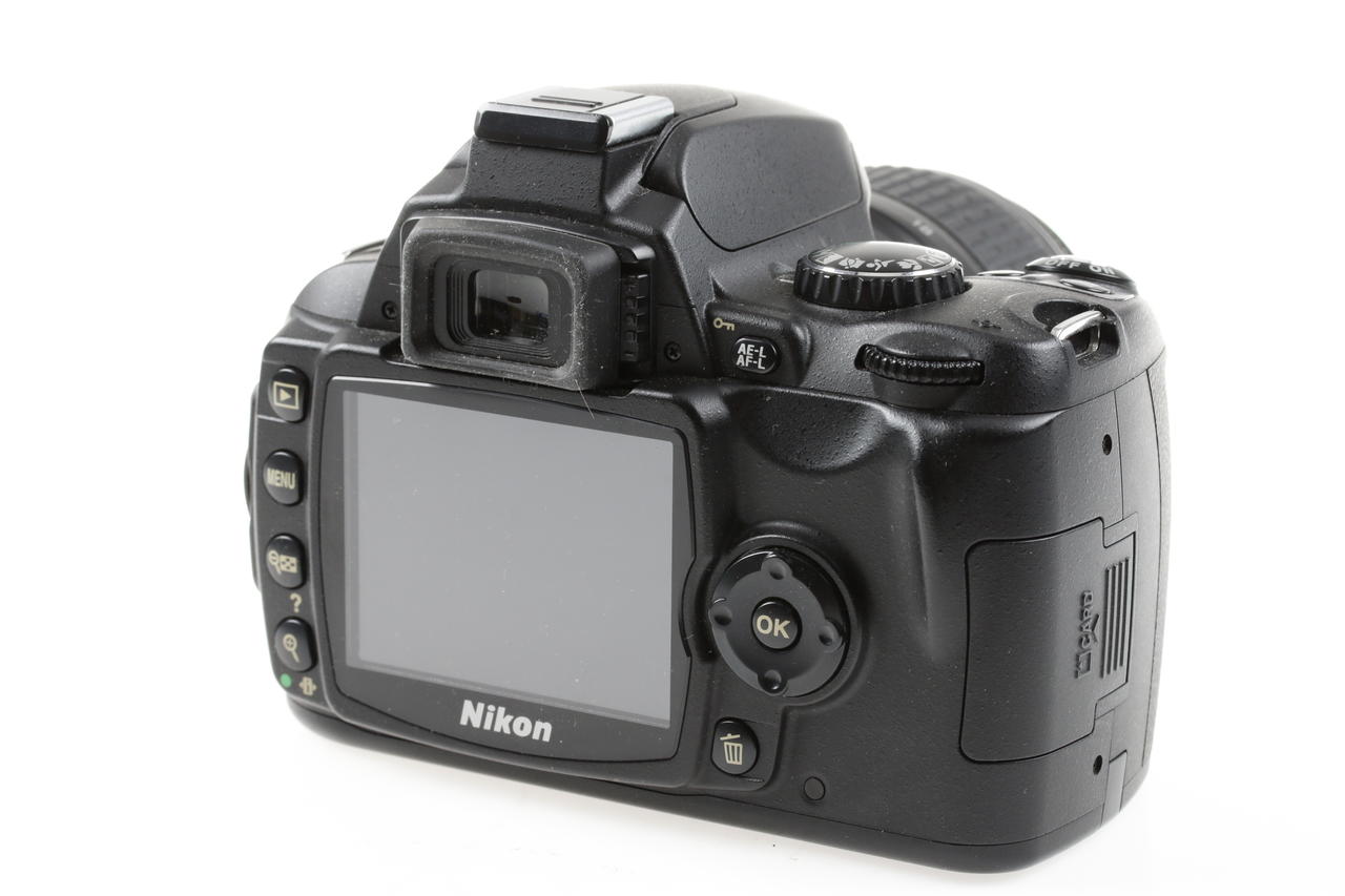 Nikon D40 mit AF-S DX 18-55mm f/3,5-5,6 G ED II - #6373568