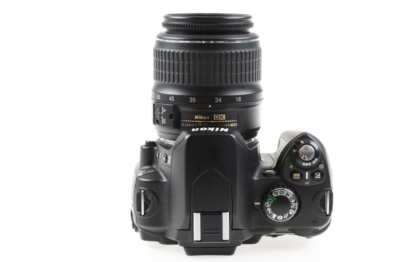 Nikon D40 mit AF-S DX 18-55mm f/3,5-5,6 G ED II - #6373568