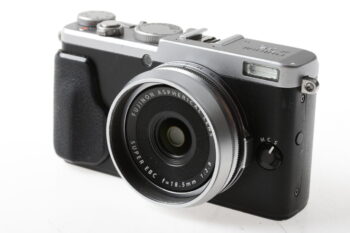 FUJIFILM X70 Premium Kompaktkamera - Silber - #5DQ01805
