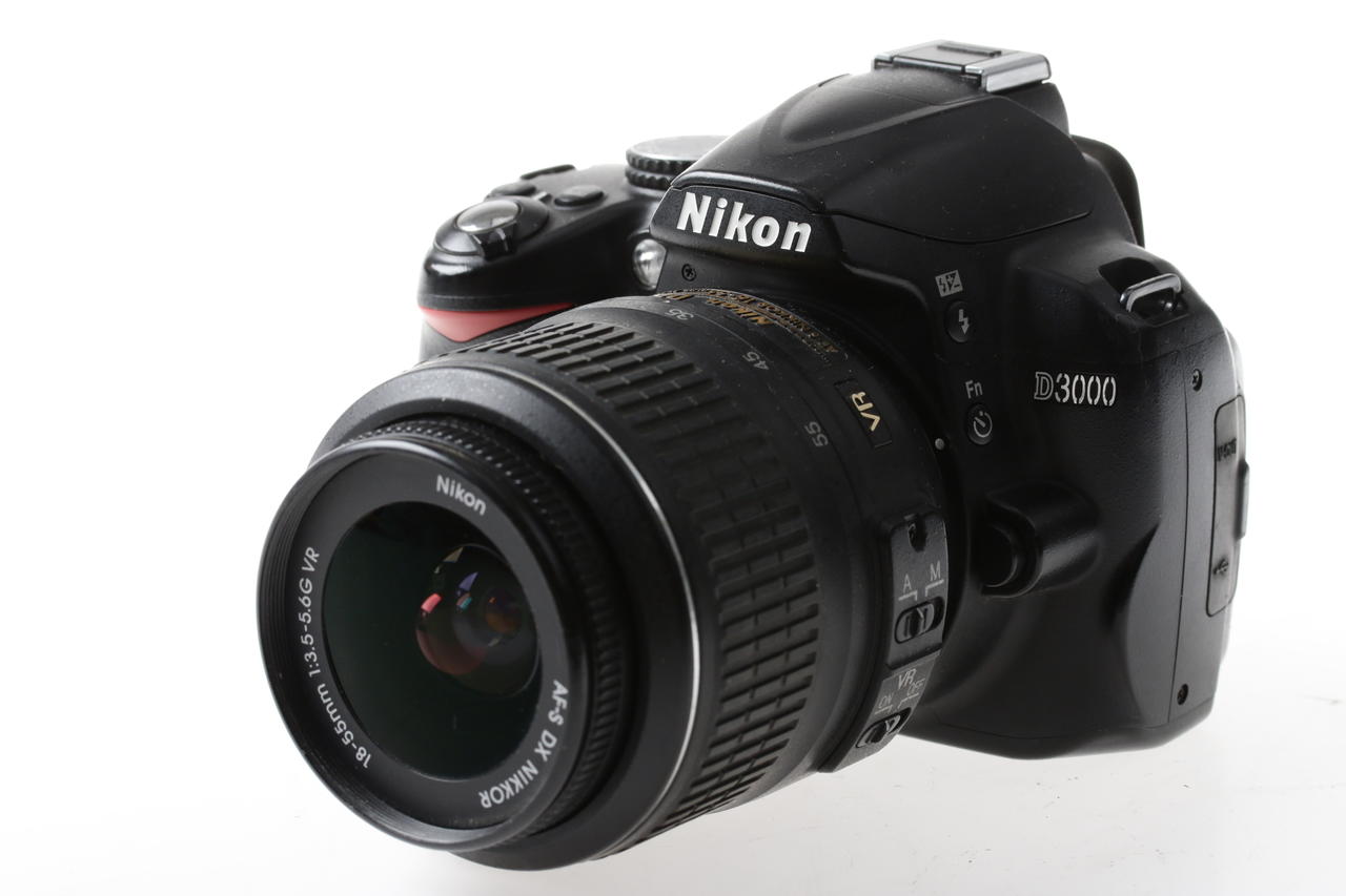 Nikon D3000 mit AF-S DX 18-55mm f/3,5-5,6 G VR - #6172078