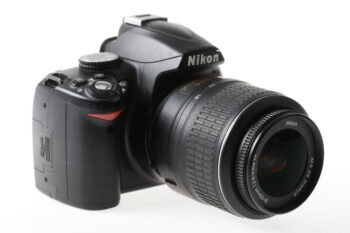 Nikon D3000 mit AF-S DX 18-55mm f/3,5-5,6 G VR - #6172078