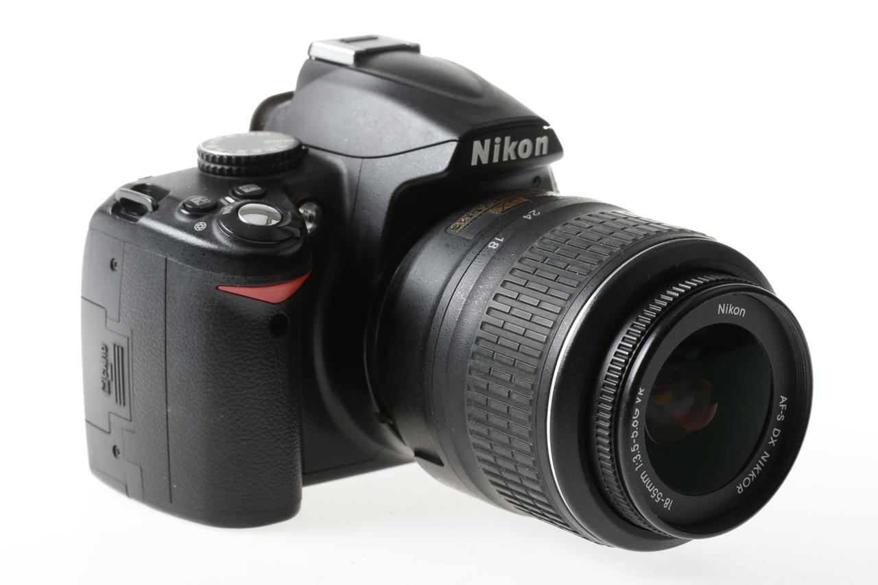 Nikon D3000 mit AF-S DX 18-55mm f/3,5-5,6 G VR - #6172078