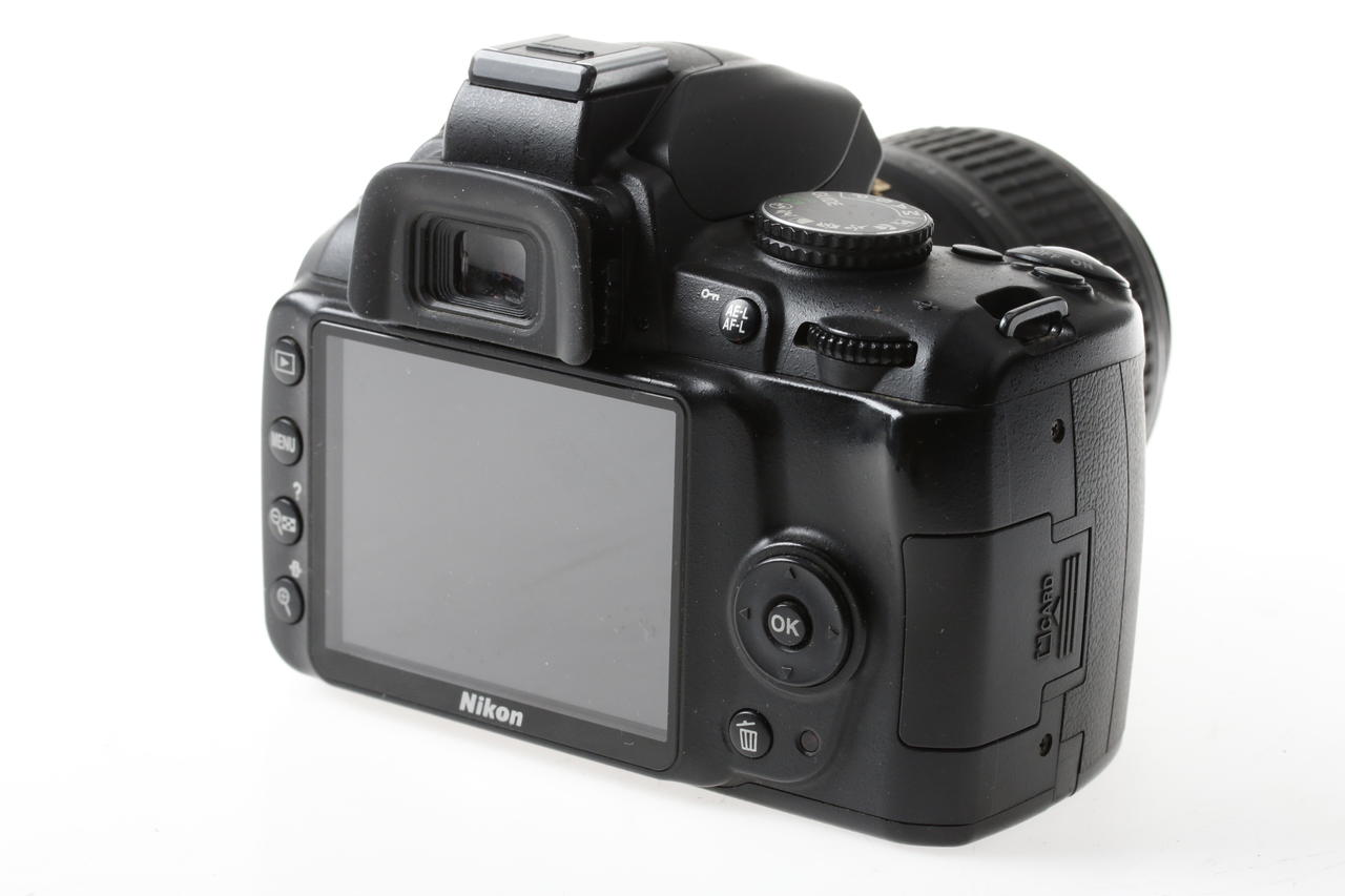 Nikon D3000 mit AF-S DX 18-55mm f/3,5-5,6 G VR - #6172078