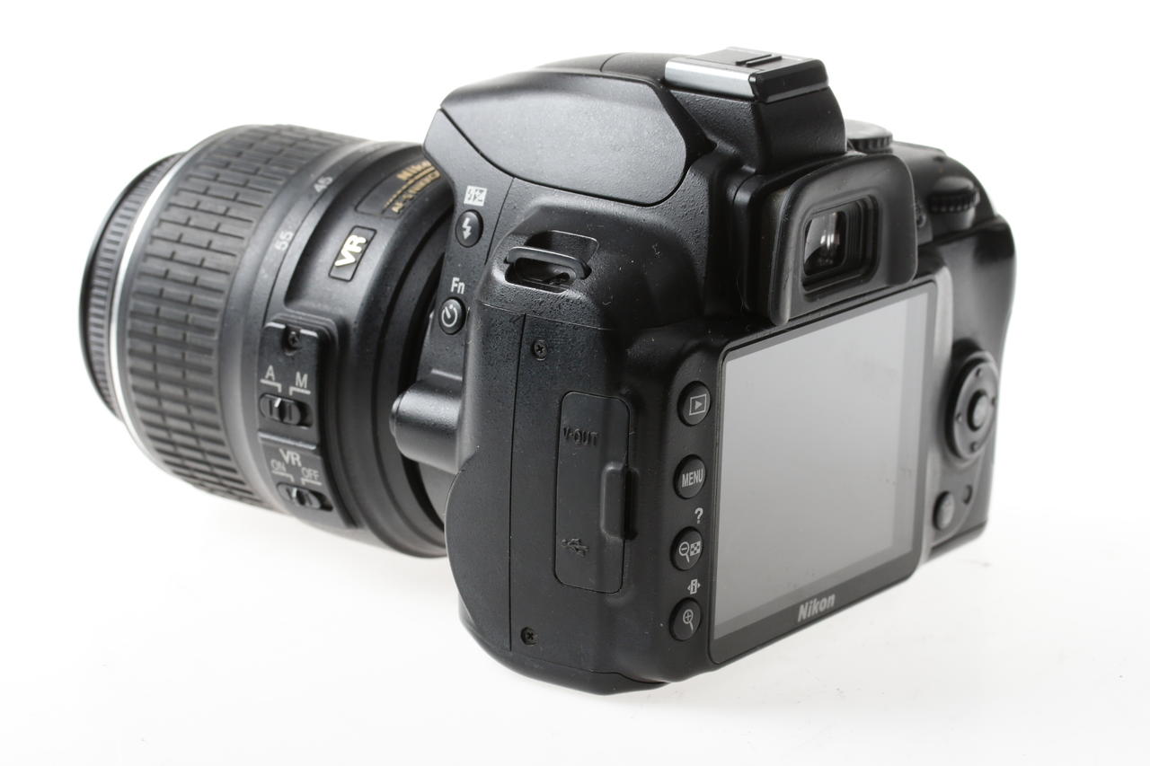 Nikon D3000 mit AF-S DX 18-55mm f/3,5-5,6 G VR - #6172078