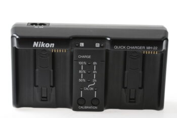 Nikon MH-22 Schnellladegerät / Quick Charger