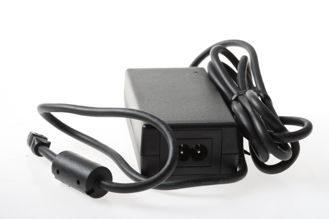 Nikon EH-5a Netzadapter für D50 D70 D80 D90 D300 D300s D700