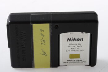 Nikon MH-66 Ladegerät mit Akkus