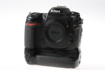 Nikon D300 Gehäuse mit Zubehörpaket - #4090243