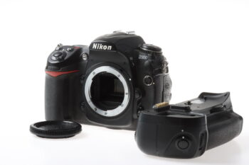 Nikon D300 Gehäuse mit Zubehörpaket - #4090243