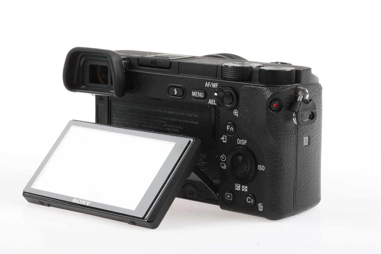 Sony Alpha 6300 mit E PZ 16-50mm OSS - #3864630