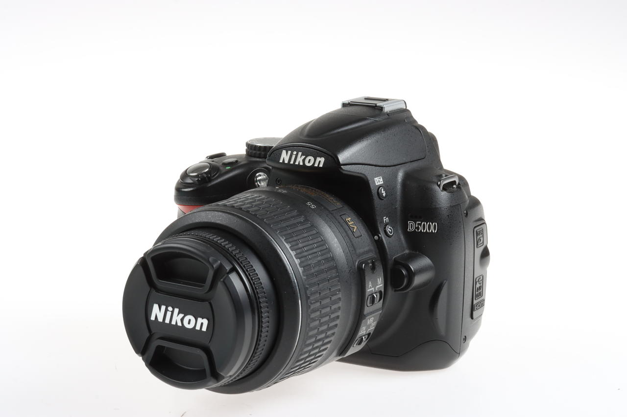 Nikon D5000 mit AF-S DX 18-55mm f/3,5-5,6 G VR - #6679314