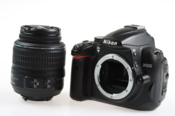 Nikon D5000 mit AF-S DX 18-55mm f/3,5-5,6 G VR - #6679314