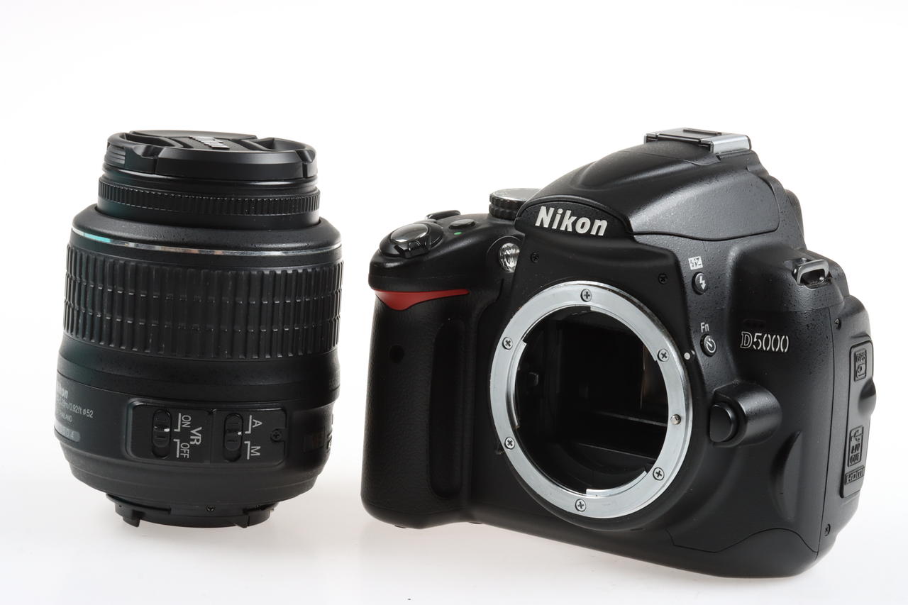 Nikon D5000 mit AF-S DX 18-55mm f/3,5-5,6 G VR - #6679314
