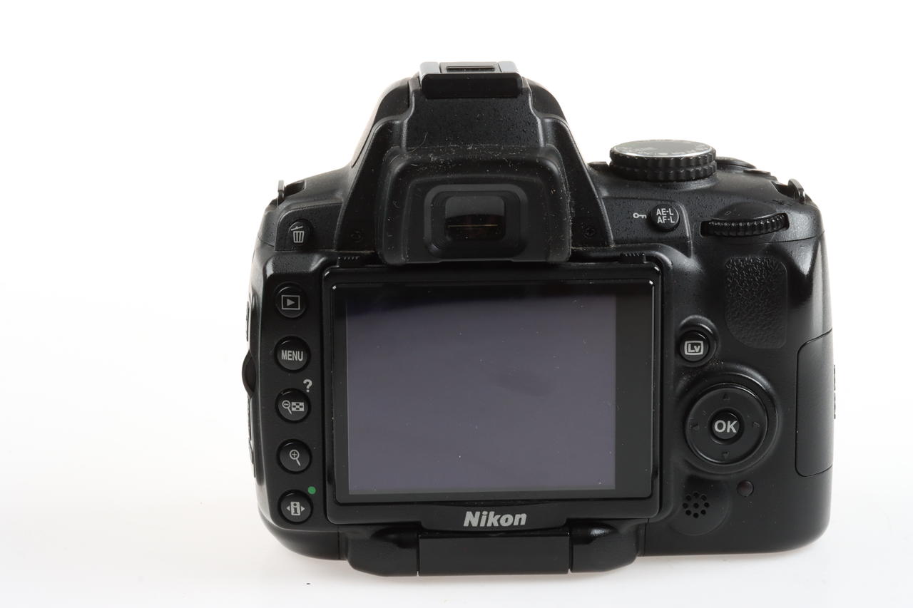 Nikon D5000 mit AF-S DX 18-55mm f/3,5-5,6 G VR - #6679314