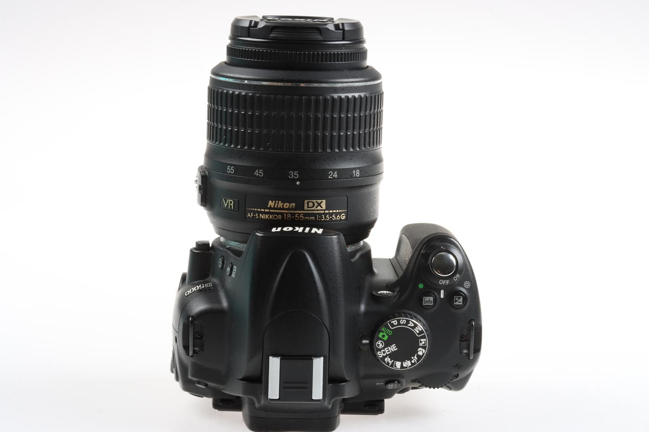 Nikon D5000 mit AF-S DX 18-55mm f/3,5-5,6 G VR - #6679314