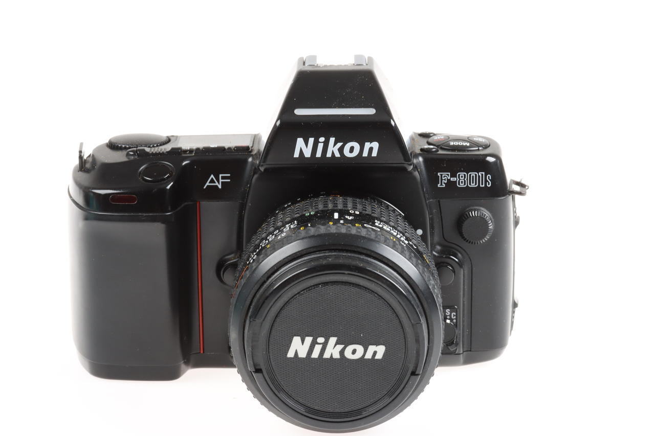 Nikon F-801s mit Nikkor AF 35-80mm f/4-5,6 D - #3253338