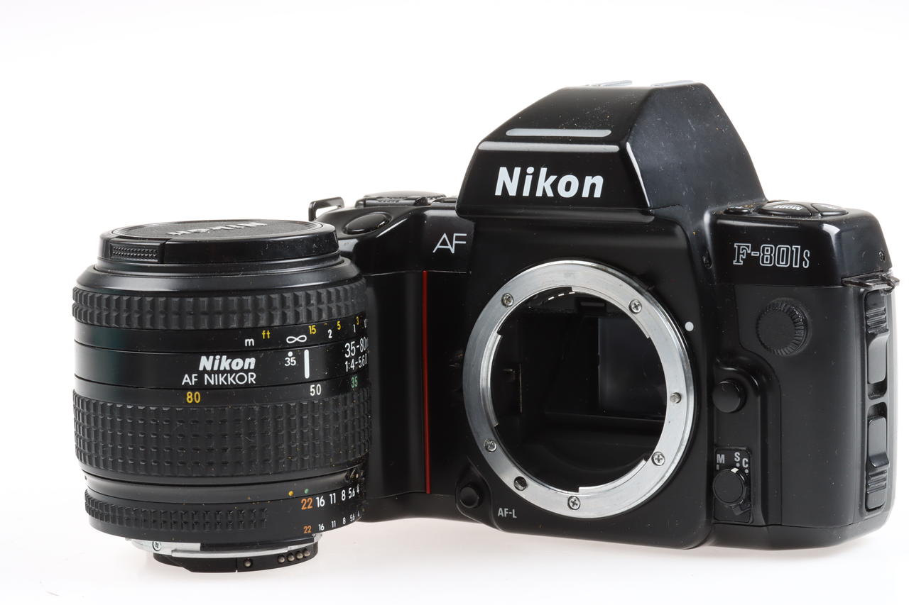 Nikon F-801s mit Nikkor AF 35-80mm f/4-5,6 D - #3253338