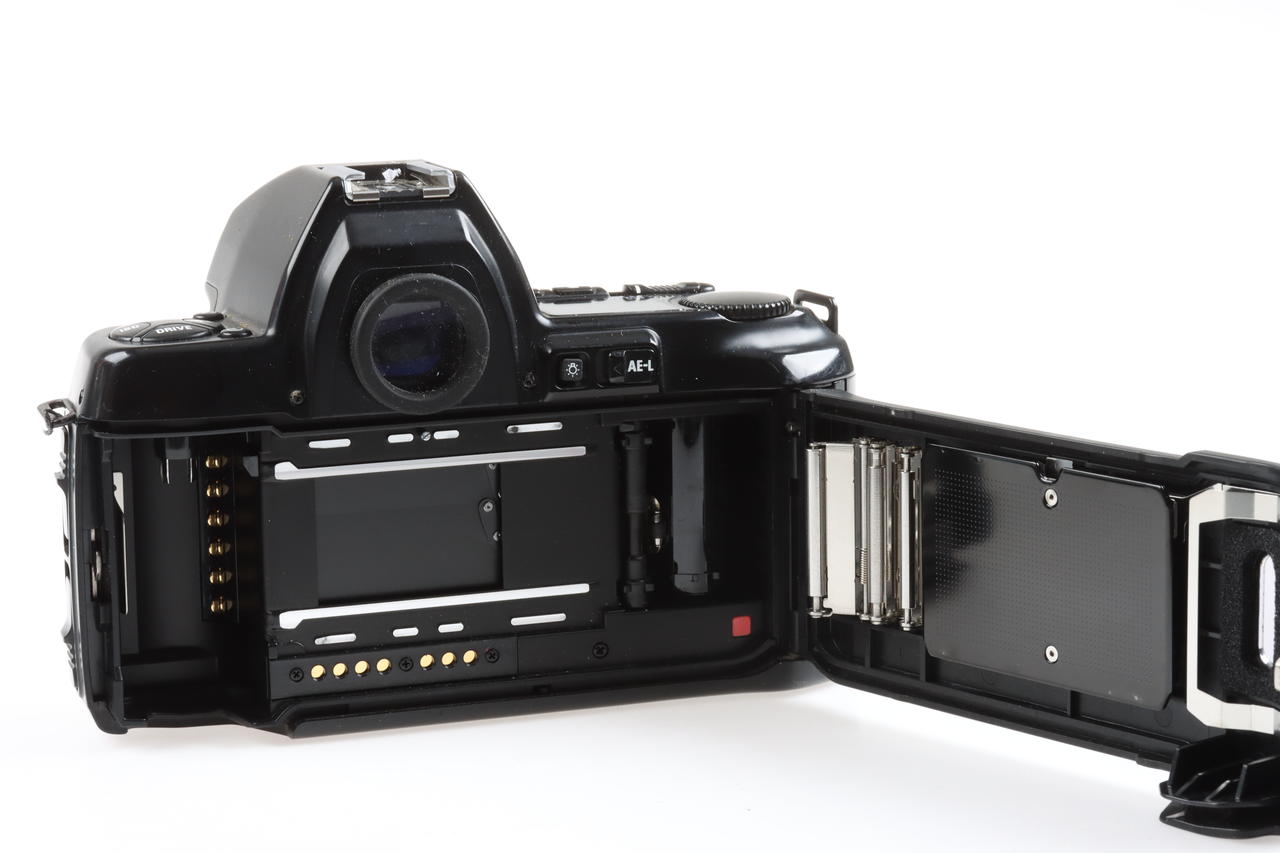 Nikon F-801s mit Nikkor AF 35-80mm f/4-5,6 D - #3253338