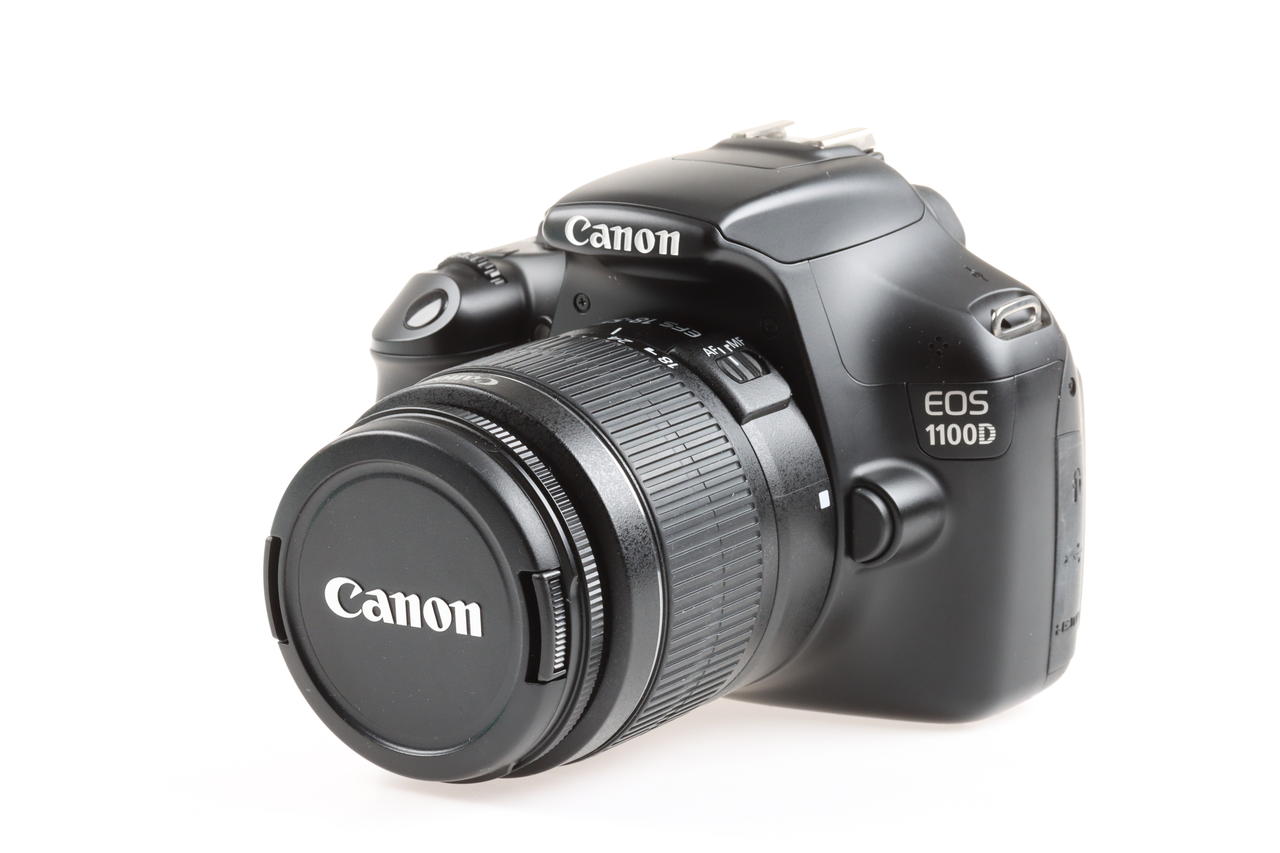 Canon EOS 1100D mit EF-S 18-55mm f/3,5-5,6 IS III