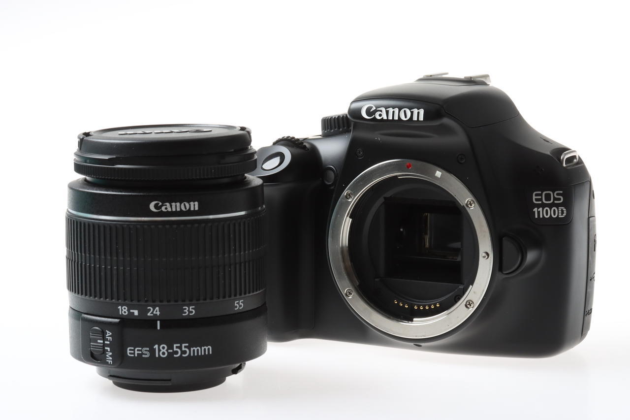 Canon EOS 1100D mit EF-S 18-55mm f/3,5-5,6 IS III