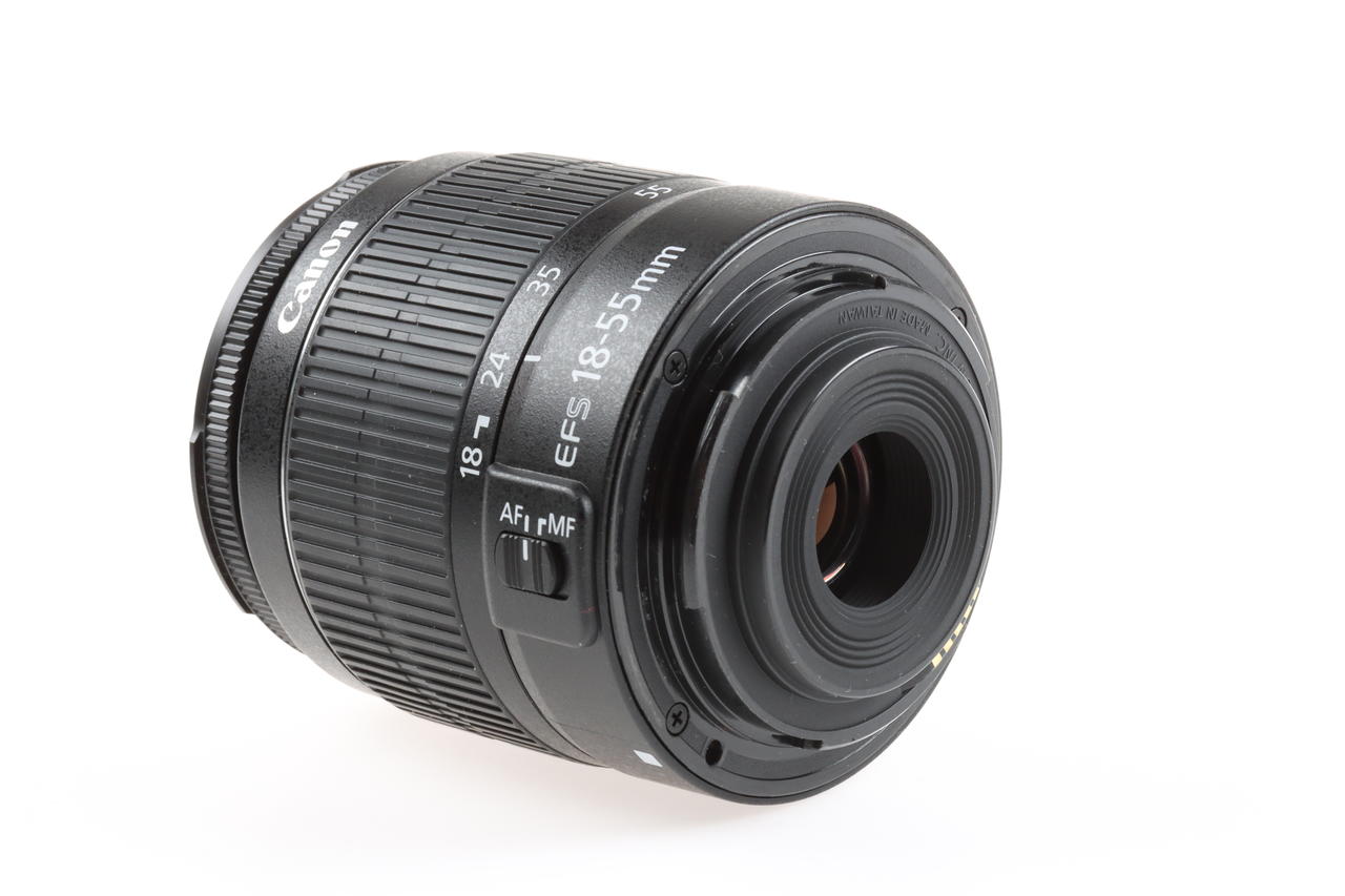 Canon EOS 1100D mit EF-S 18-55mm f/3,5-5,6 IS III