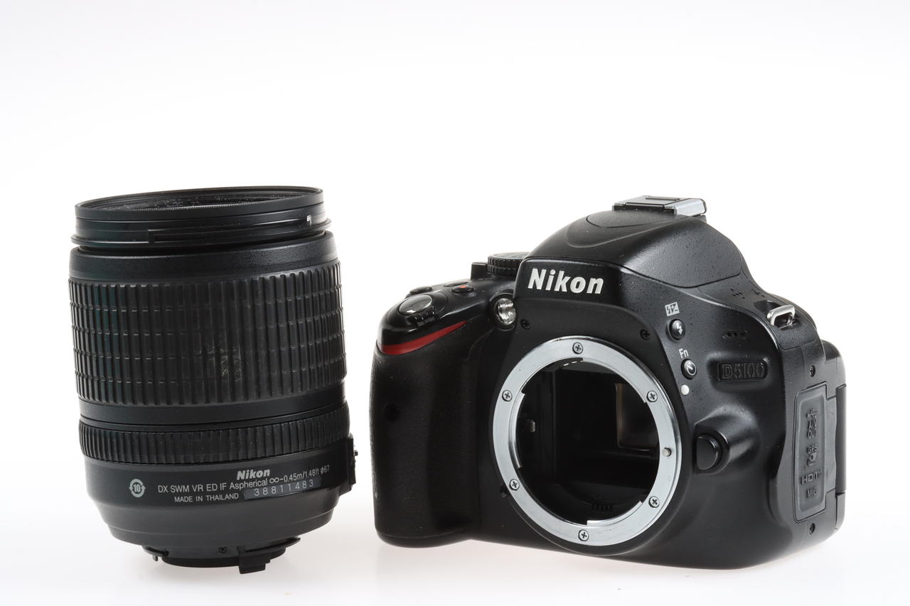 Nikon D5100 mit AF-S DX 18-105mm f/3,5-5,6 G ED VR - #38811483