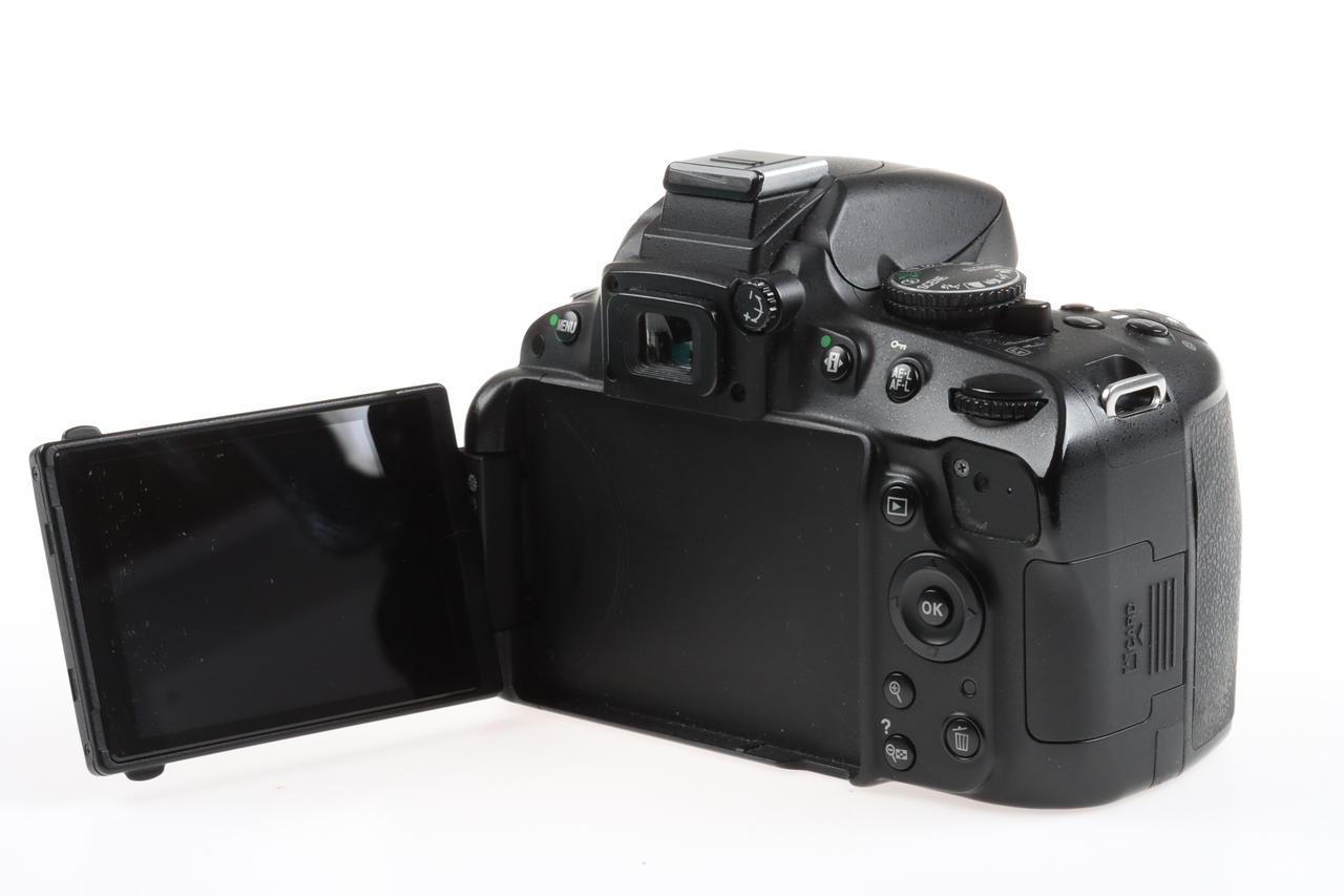 Nikon D5100 mit AF-S DX 18-105mm f/3,5-5,6 G ED VR - #38811483