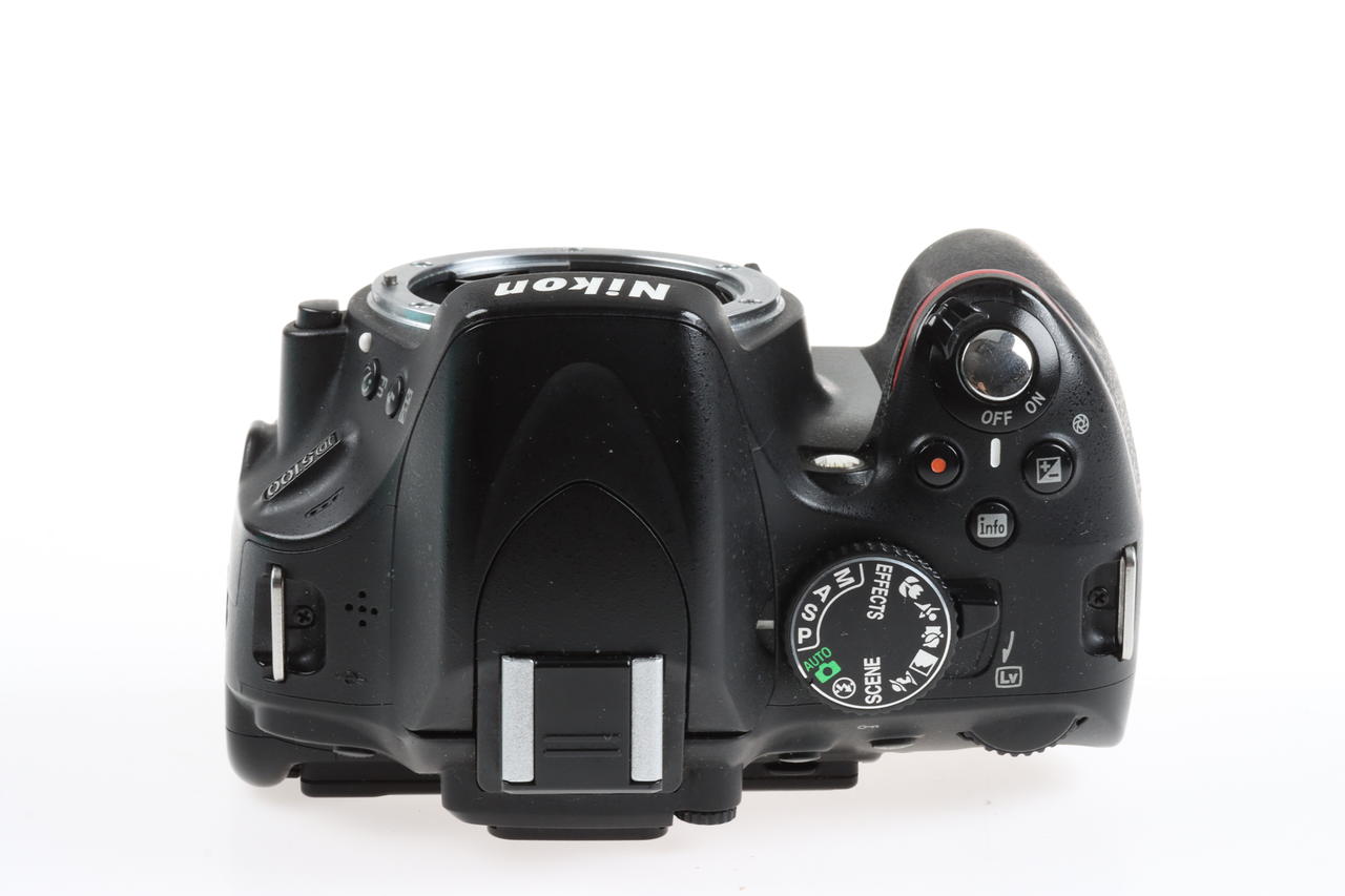 Nikon D5100 mit AF-S DX 18-105mm f/3,5-5,6 G ED VR - #38811483