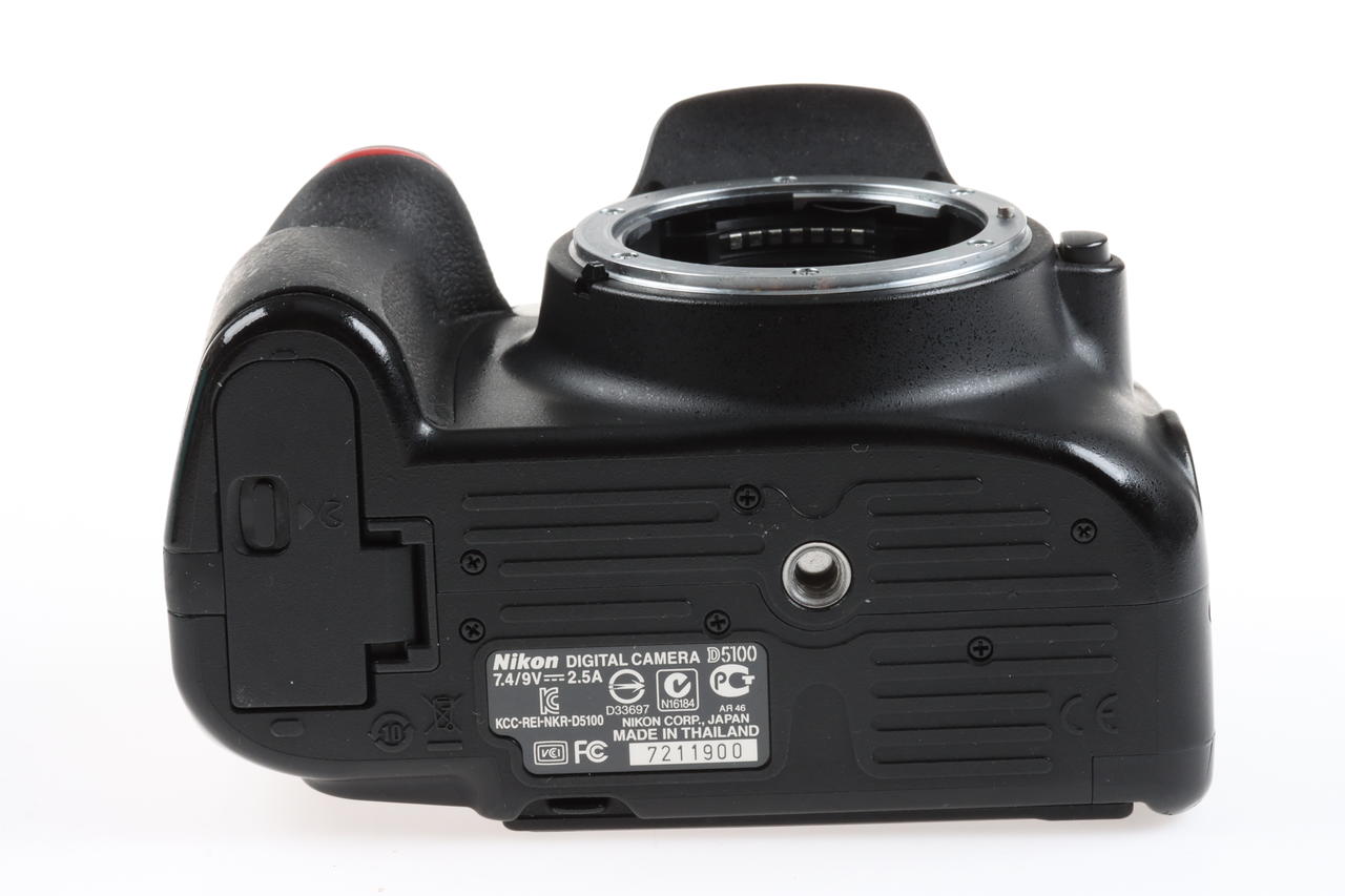 Nikon D5100 mit AF-S DX 18-105mm f/3,5-5,6 G ED VR - #38811483