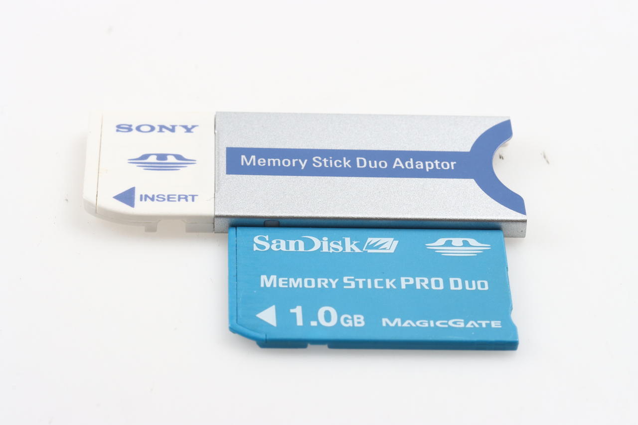 Memory Stick Duo Adpater mit 1GB Pro Duo Karte