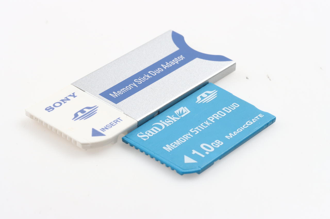 Memory Stick Duo Adpater mit 1GB Pro Duo Karte