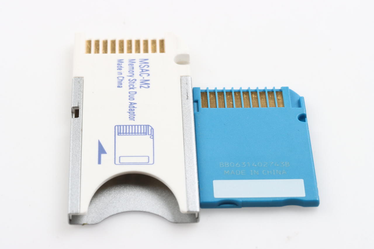 Memory Stick Duo Adpater mit 1GB Pro Duo Karte