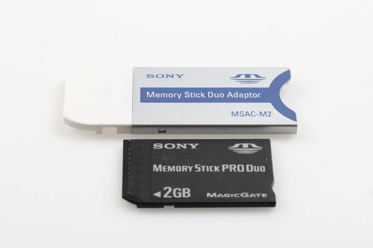 Sony Memory Stick Duo Adpater mit 2GB Pro Duo Karte