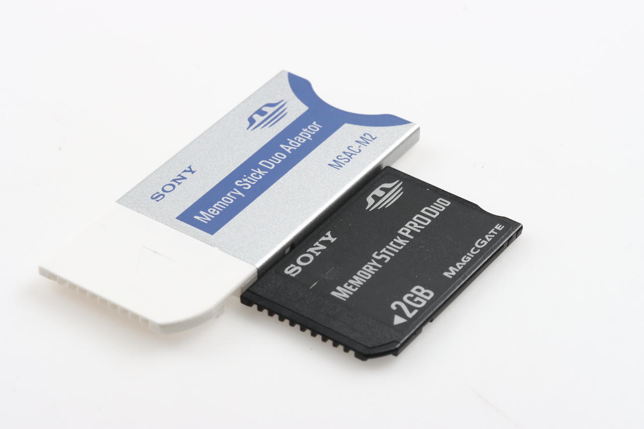 Sony Memory Stick Duo Adpater mit 2GB Pro Duo Karte