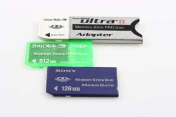 Memory Stick Duo Adpater mit 128MB und 512MB Karten