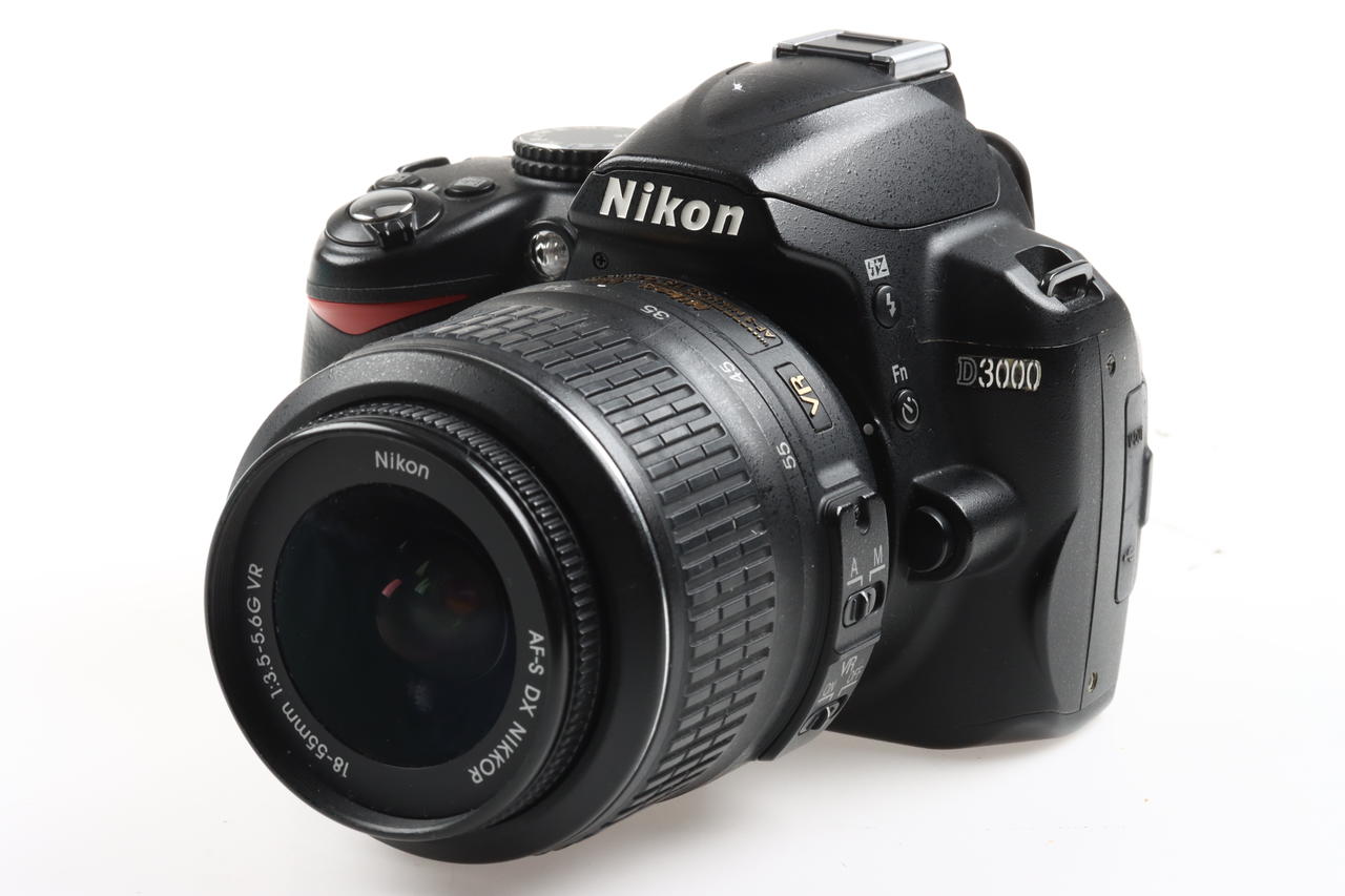 Nikon D3000 mit AF-S DX 18-55mm f/3,5-5,6 G VR - #6662967