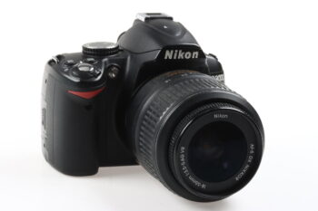 Nikon D3000 mit AF-S DX 18-55mm f/3,5-5,6 G VR - #6662967